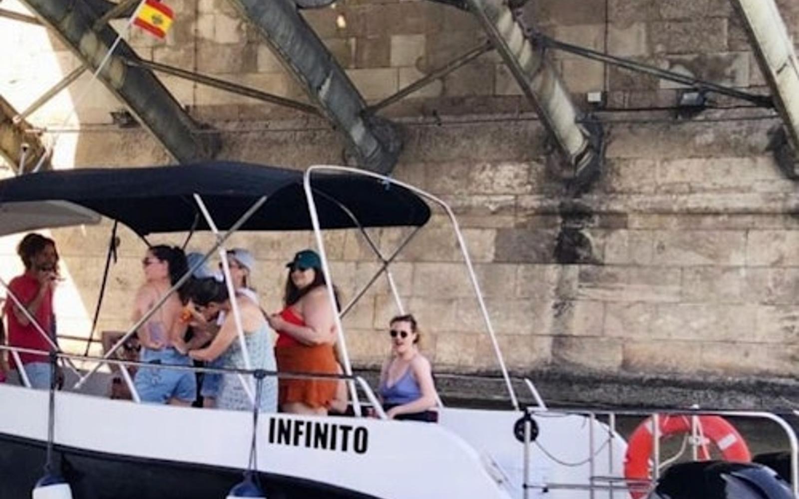 Seville: Private Boat Tour for Groups