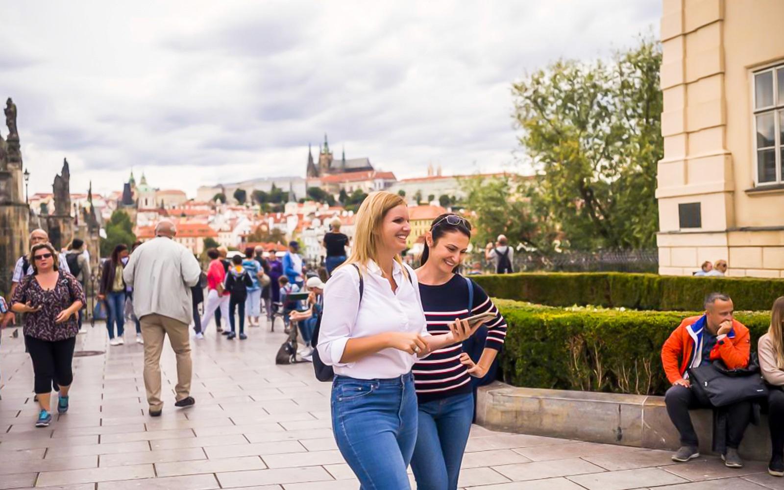 Mobile-Guided Tour of Charles Bridge & Tower with Optional VR Experience