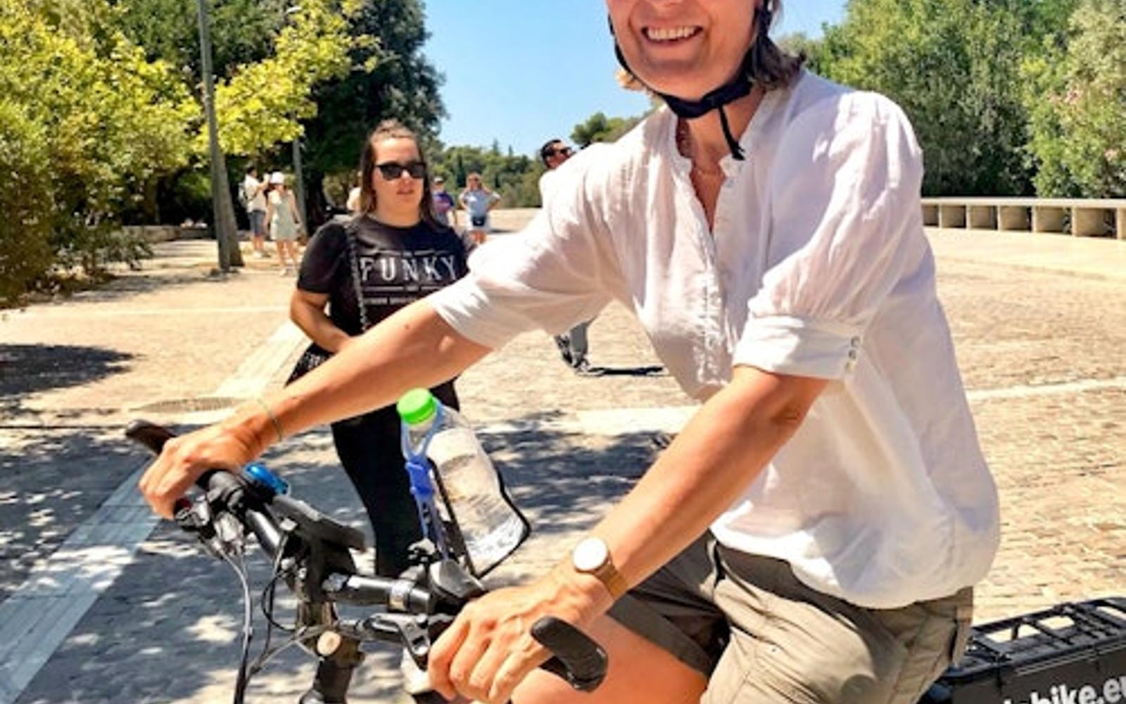 Athens: E-Bike Beach Excursion + Traditional Snacks