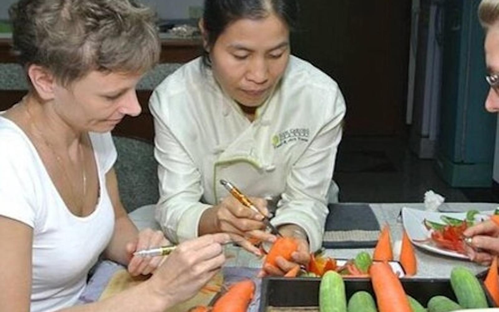 Corso Tradizionale di Intaglio di Frutta e Verdura Thai