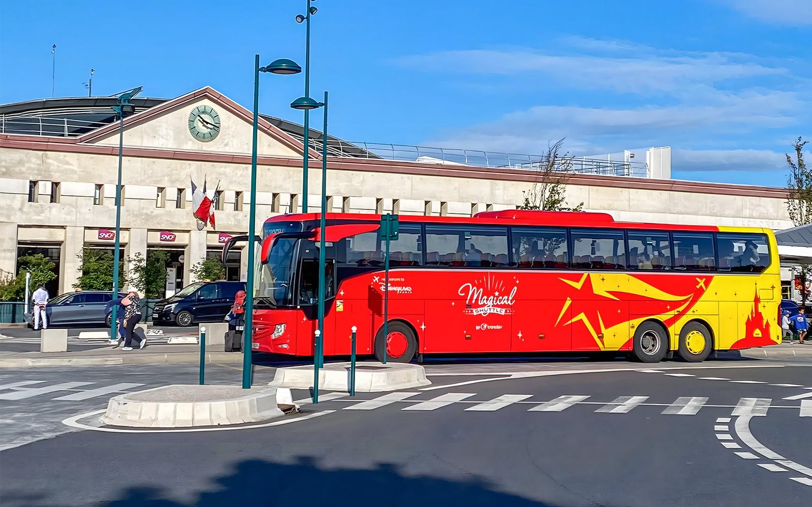 انتقال اتوبوس: دیزنی لند پاریس به/از فرودگاه ORY یا فرودگاه CDG توسط شاتل جادویی tickets at Paris Airport Transfers, پاریس