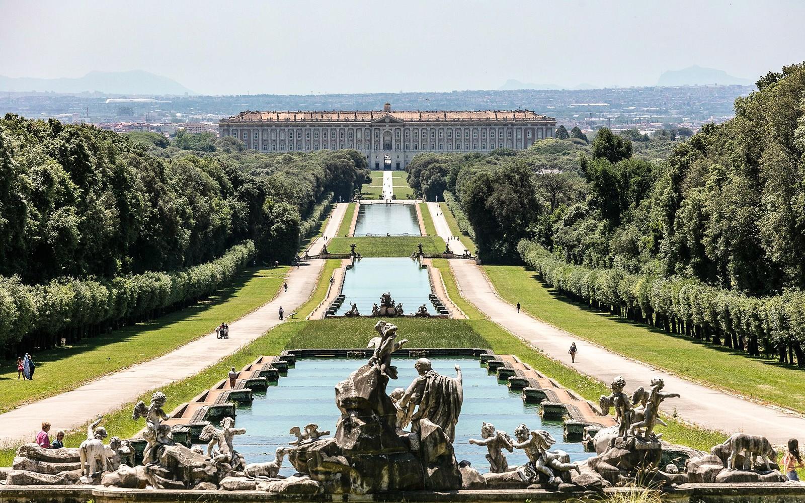 از ناپل: بلیت‌های کاخ سلطنتی کازرتا با انتقال رفت و برگشت با شاتل tickets at Royal Palace of Caserta, Pompeii Naples