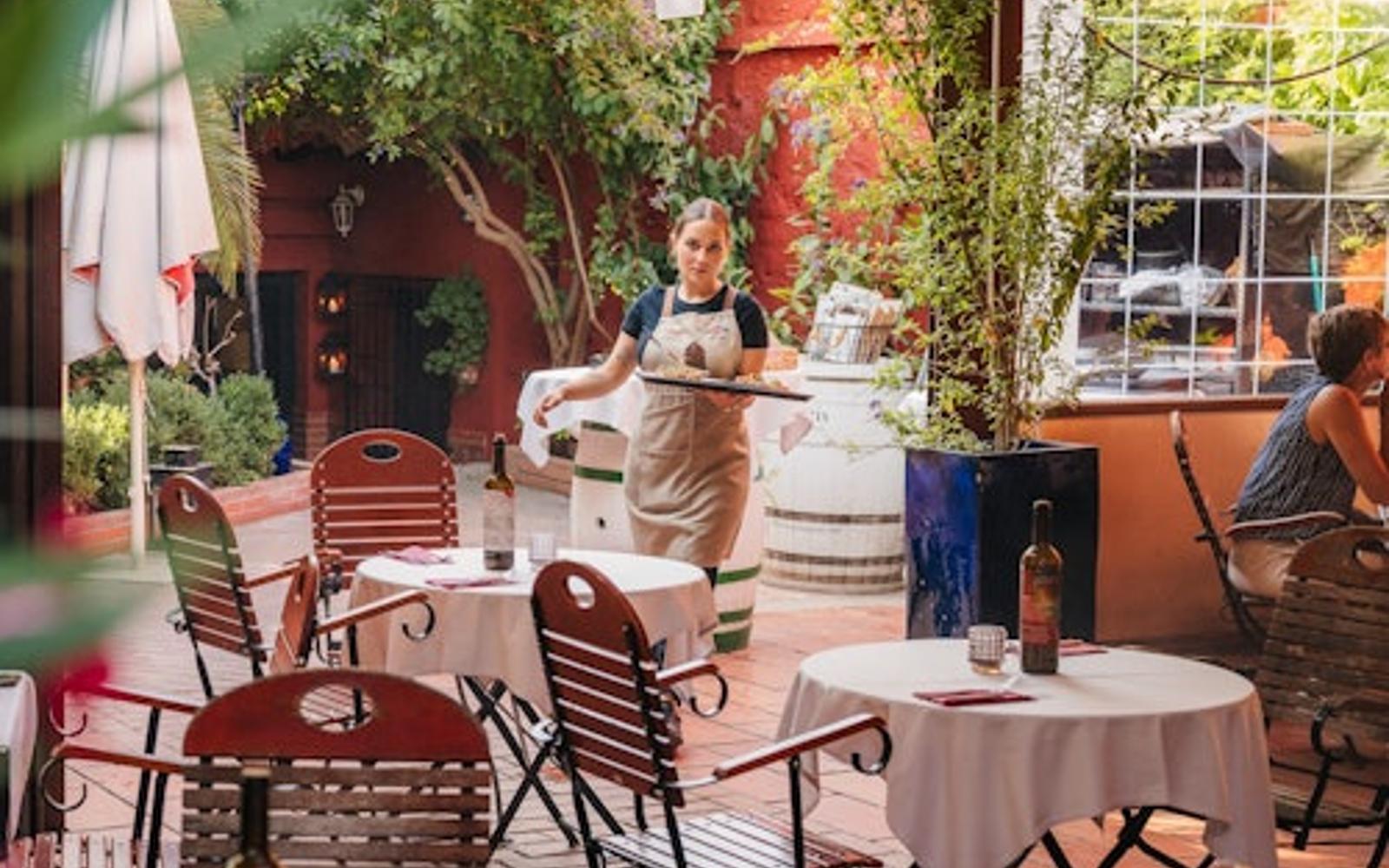 Jardines de Zoraya Granada: Flamenco Show + Dinner
