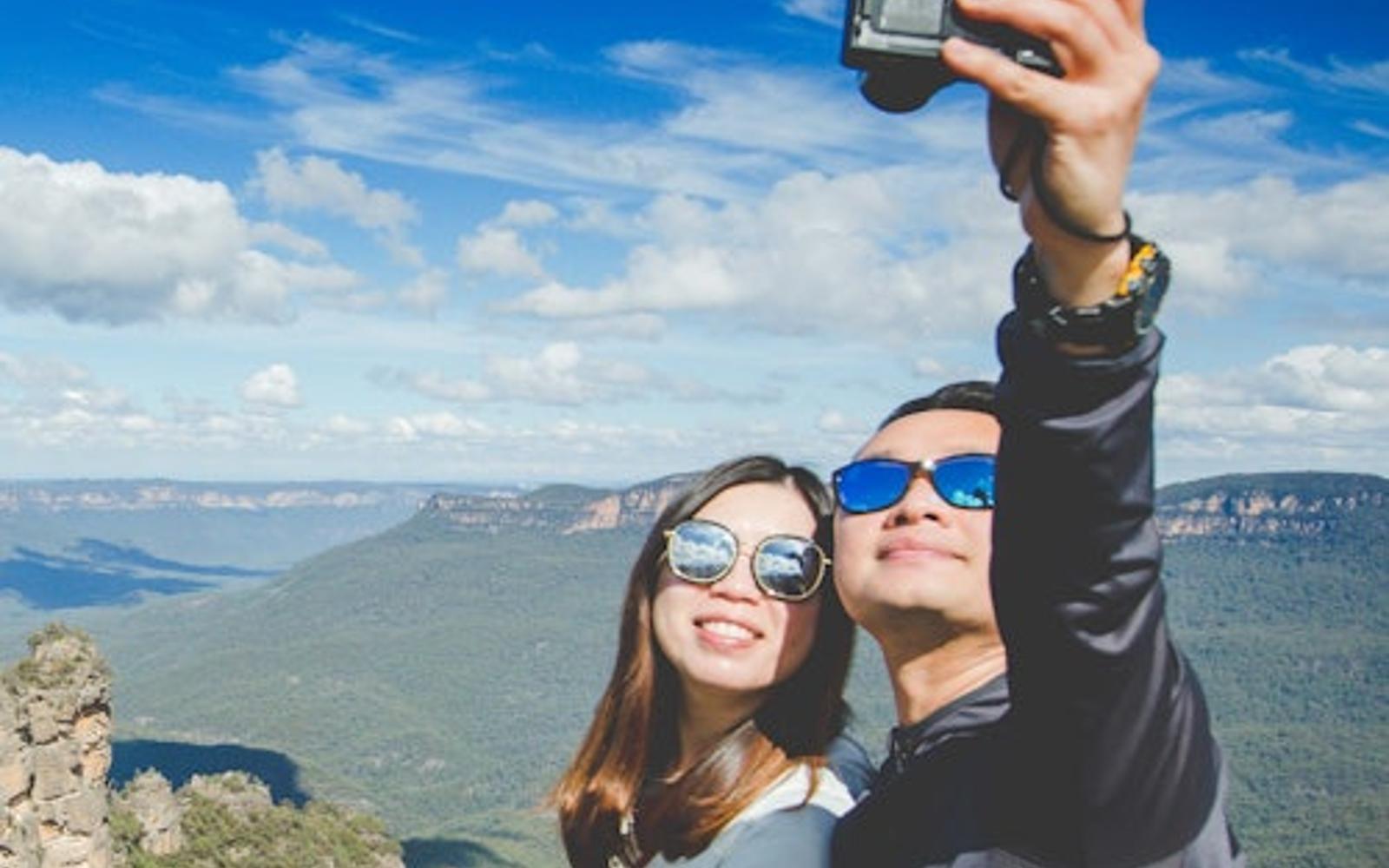 Blue Mountains: Guided Day Tour from Sydney with Featherdale Wildlife & Bushwalk