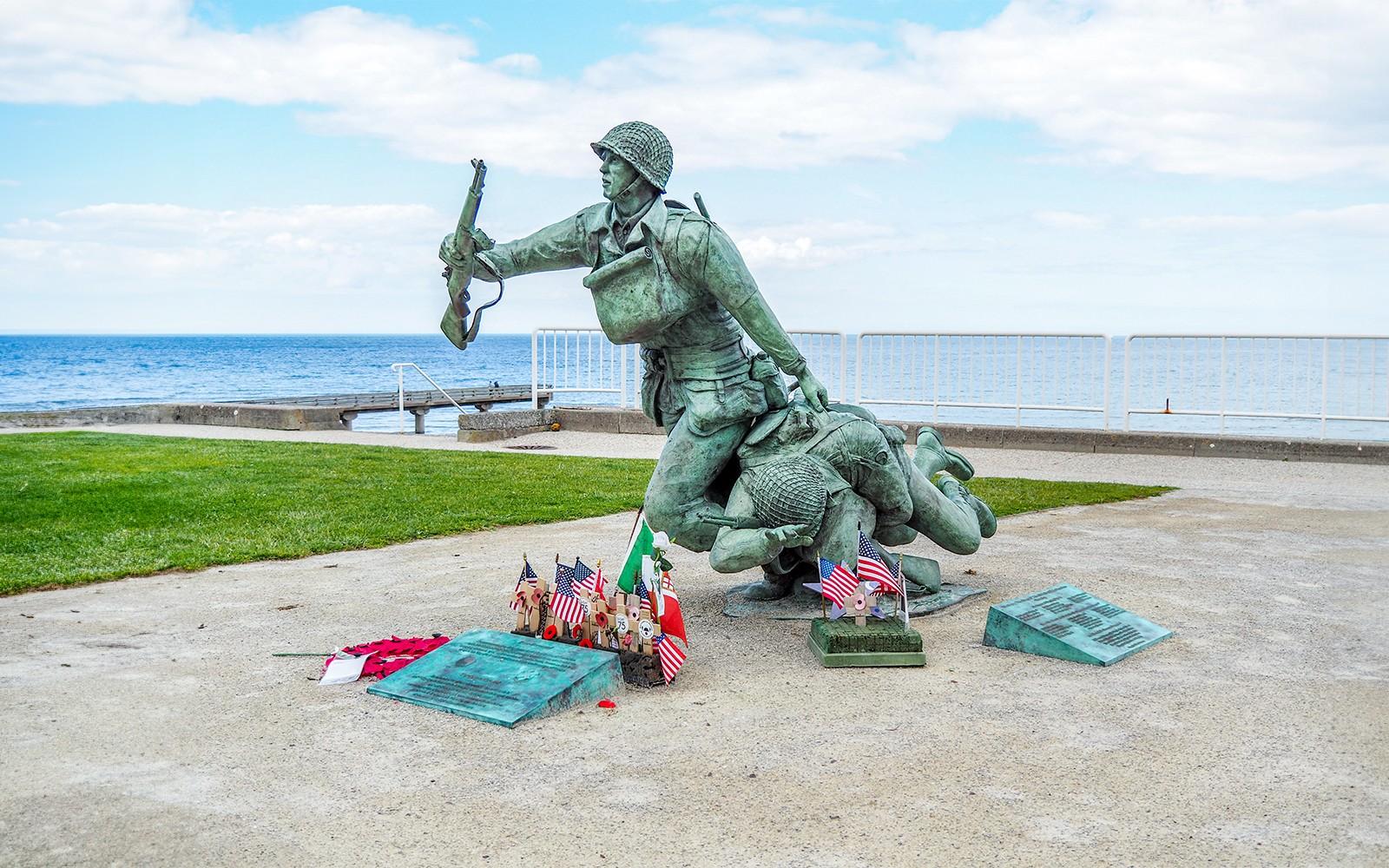 From Paris: Normandy D-Day Beaches Full-Day Guided Tour with Lunch
