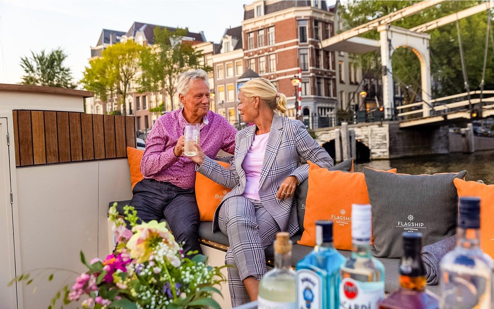 آمستردام: گردش شبانه لوکس در کانال با بار روی کشتی tickets, Amsterdam