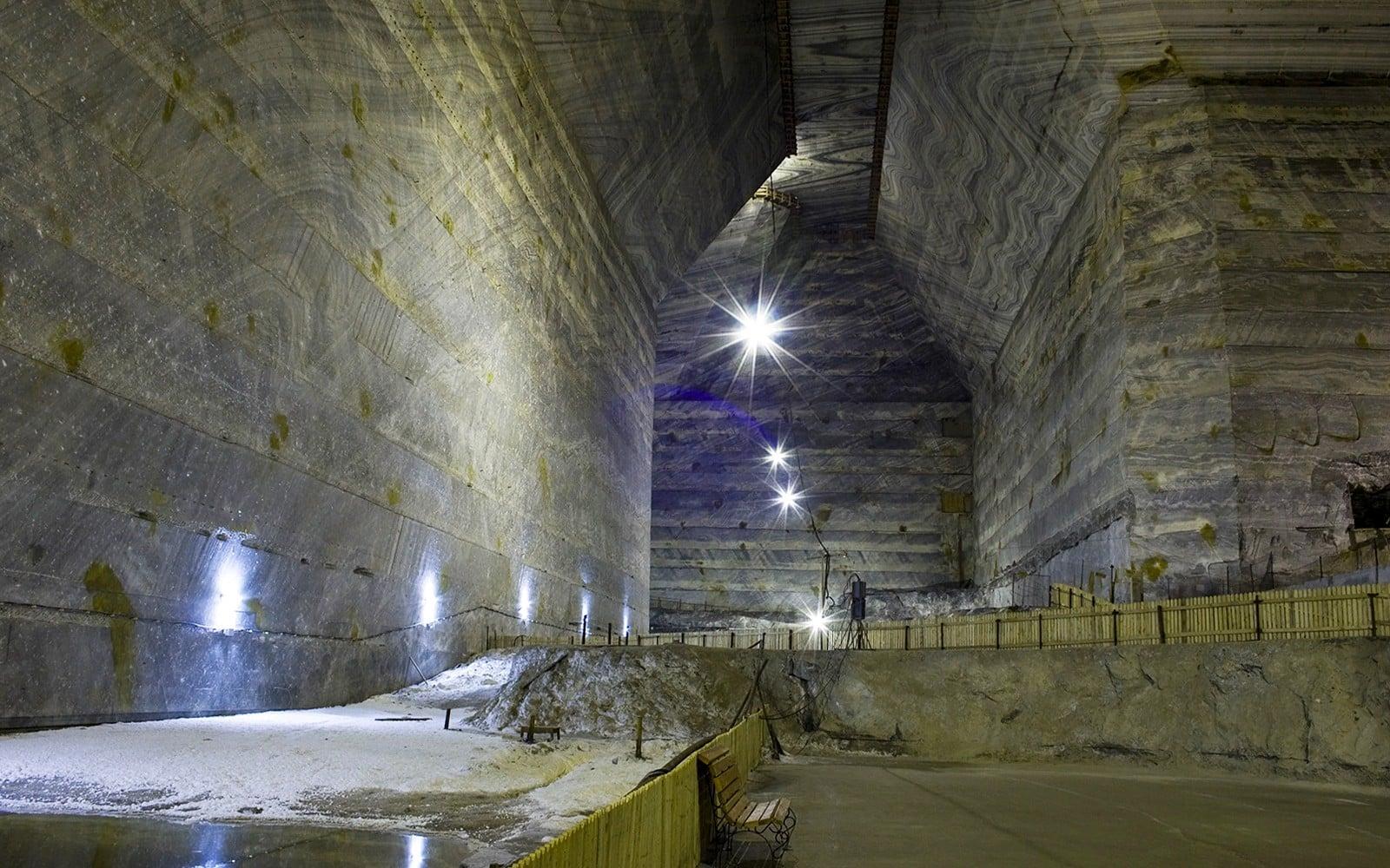 Vstupenky do solného dolu Slănic s přepravou