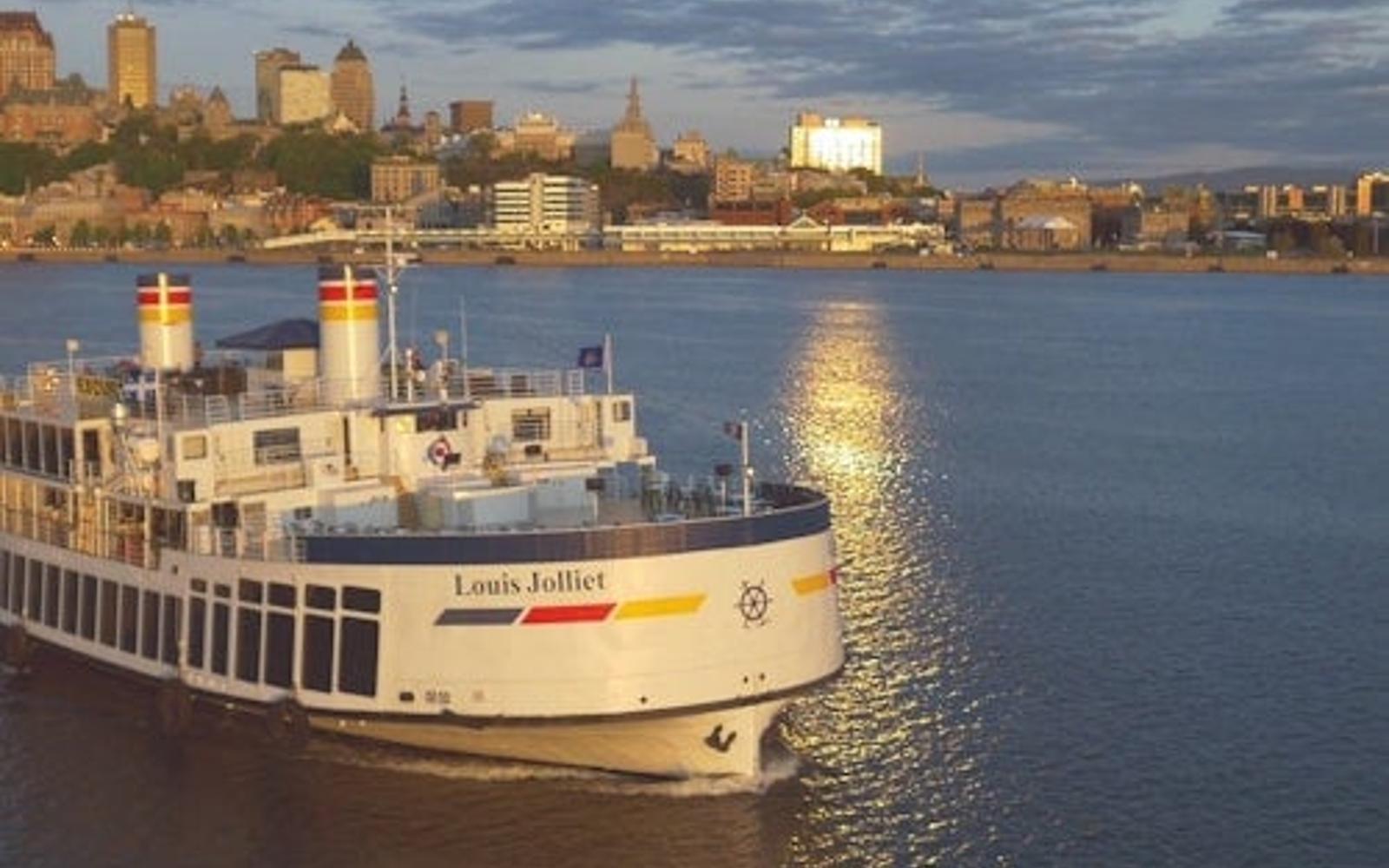 Quebec City: Guided Evening River Cruise