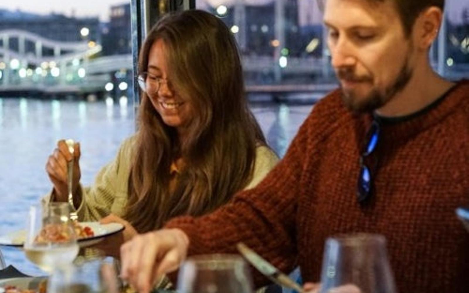 Barcelona: Small-Group Sunset Catamaran Dinner Tour
