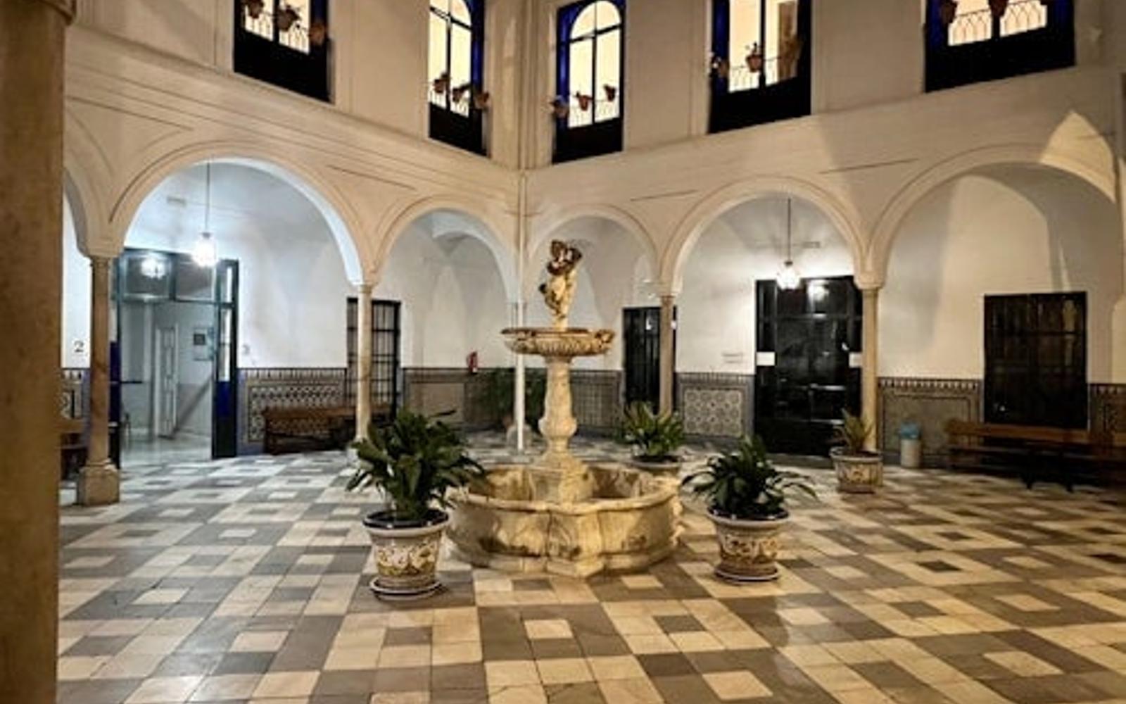 Seville: Mysterious & Paranormal Guided Tour