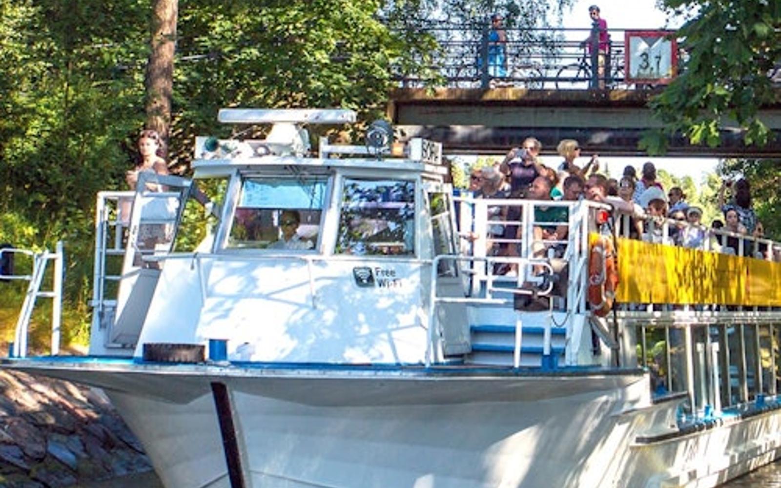 Helsinki: Beautiful Canal Cruise