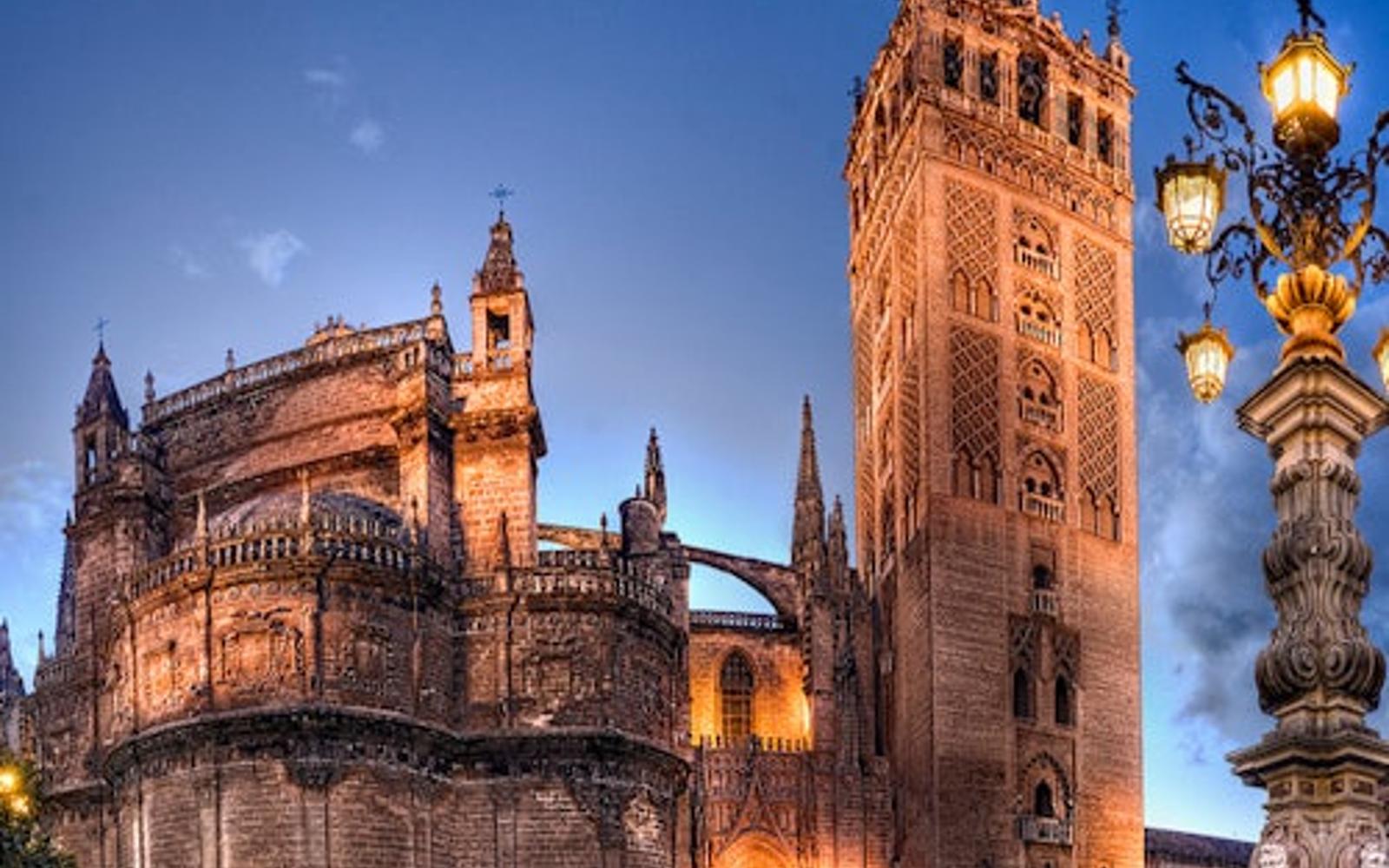 Seville: Guided Night Tour