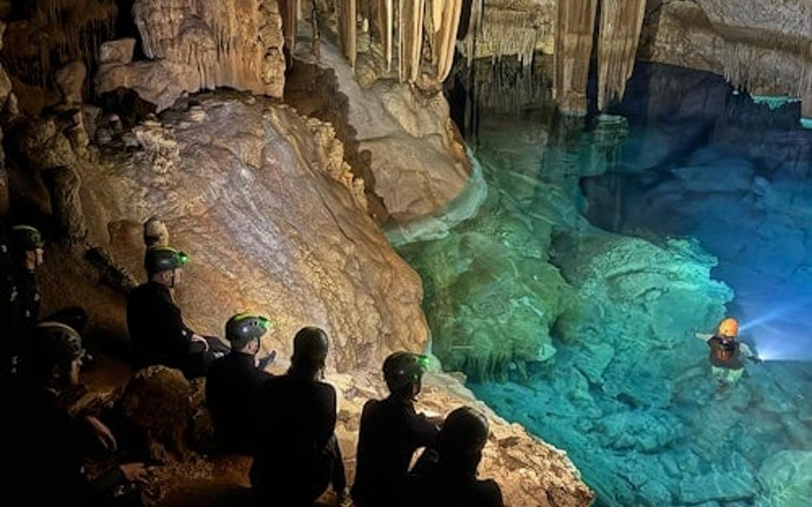 Cova Aquàtica: Neda en Llacs Subterranis