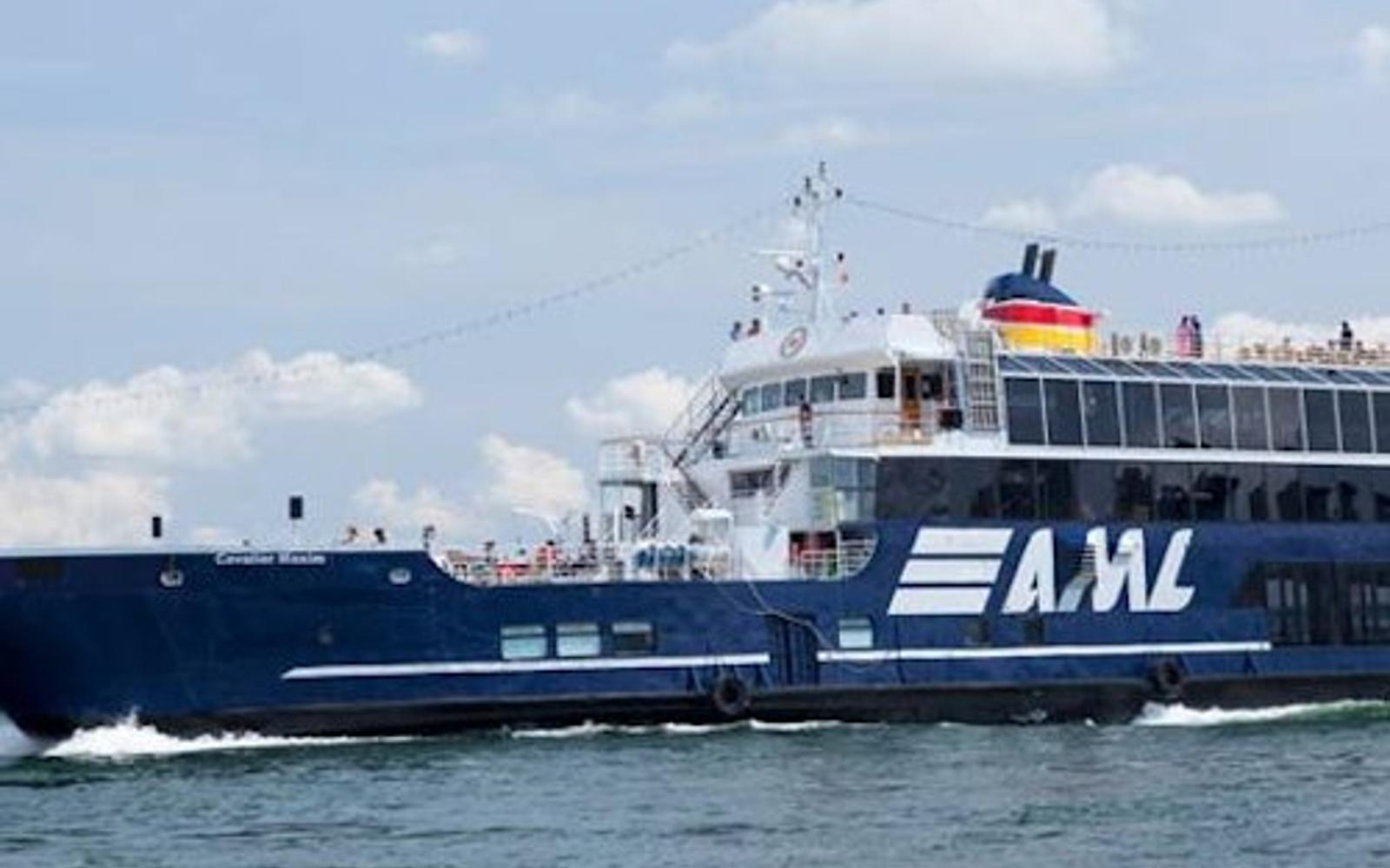 Montreal: 5-Course Dinner Sightseeing Cruise