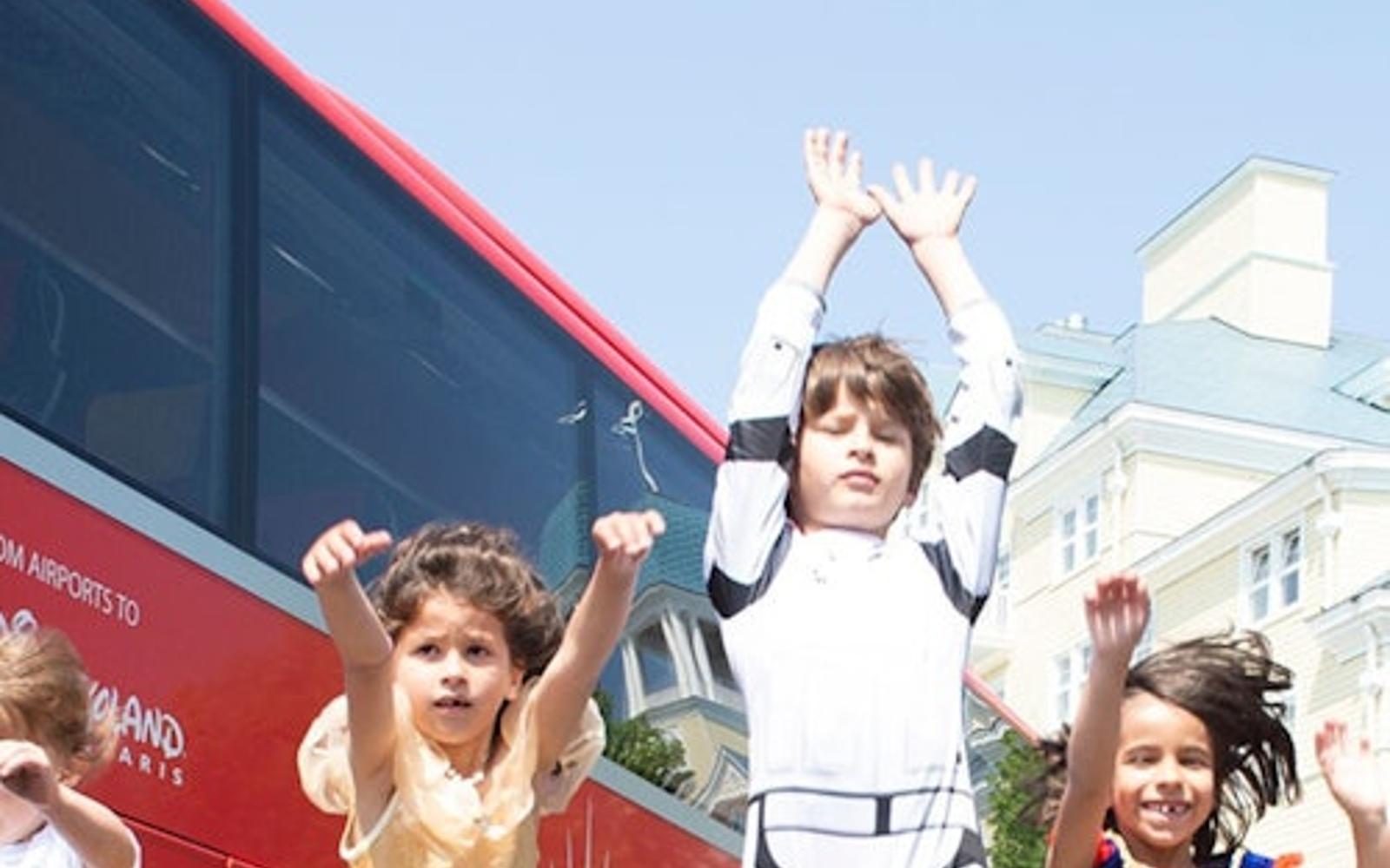 Paris: One-Way Bus Transfer from Orly Airport to Disneyland