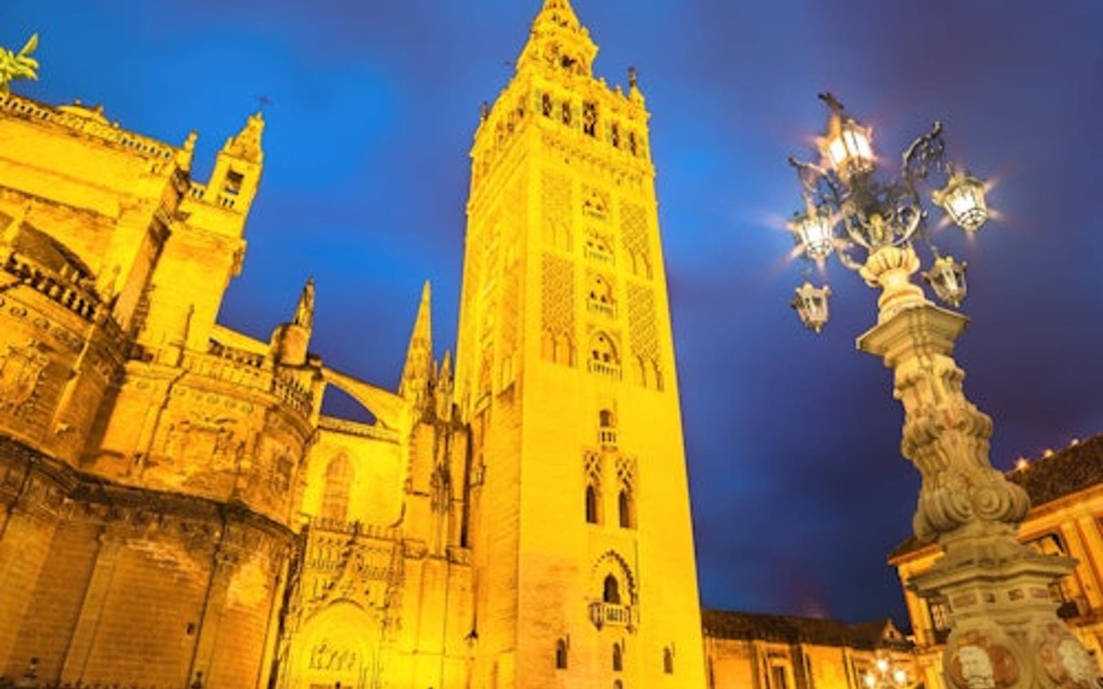 Katedral ng Seville: Gabing Paglalakbay na may Patnubay at Palabas ng Ilaw at Tunog tickets, Seville