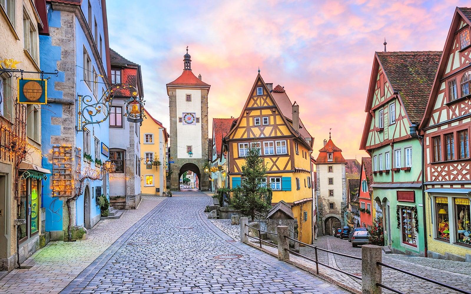 Guided Tour of Romantic Road: Rothenburg & Harburg with Transfers from Munich