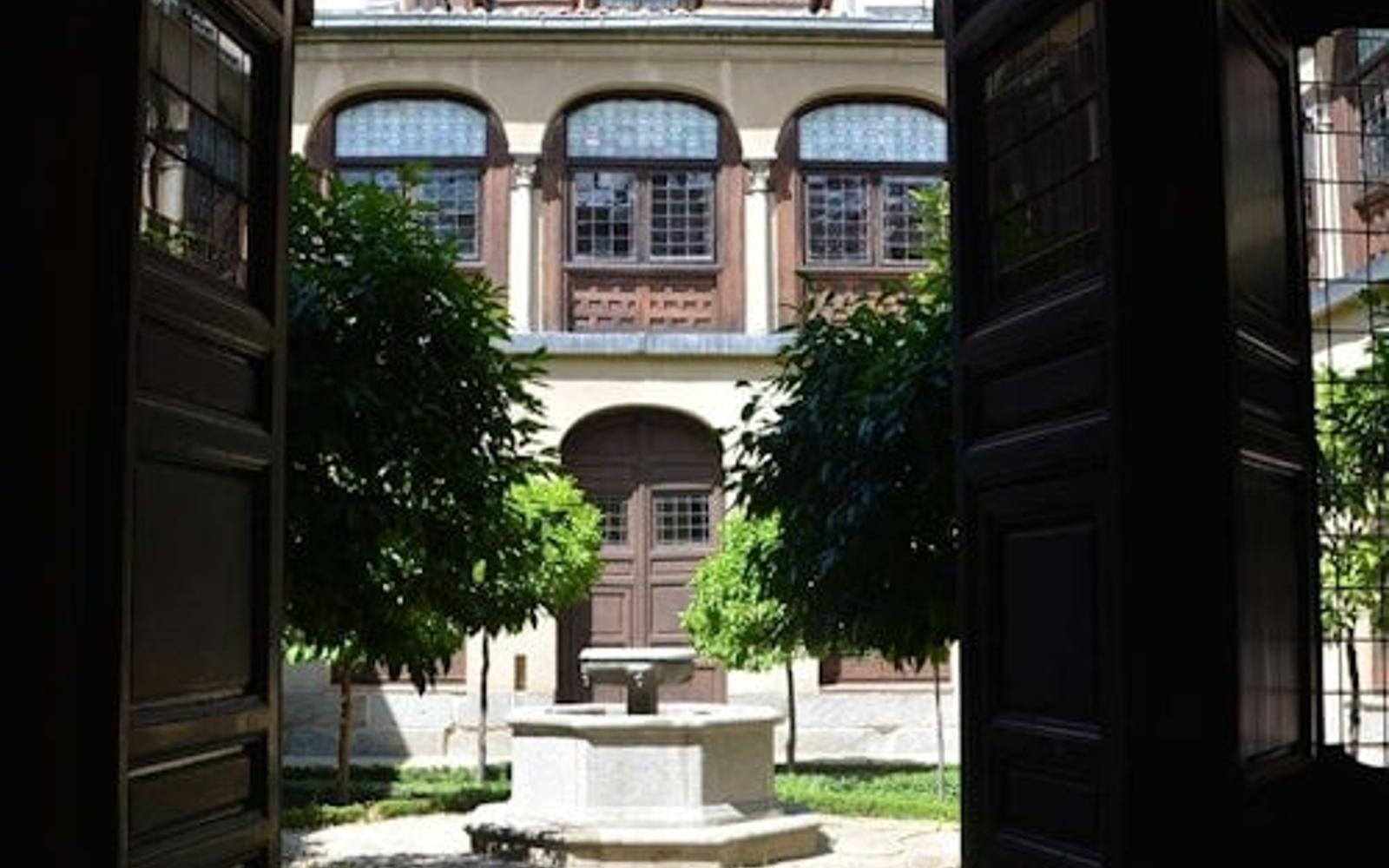 Monasterio de las Descalzas Reales & Madrid de los Austrias: Guided Tour