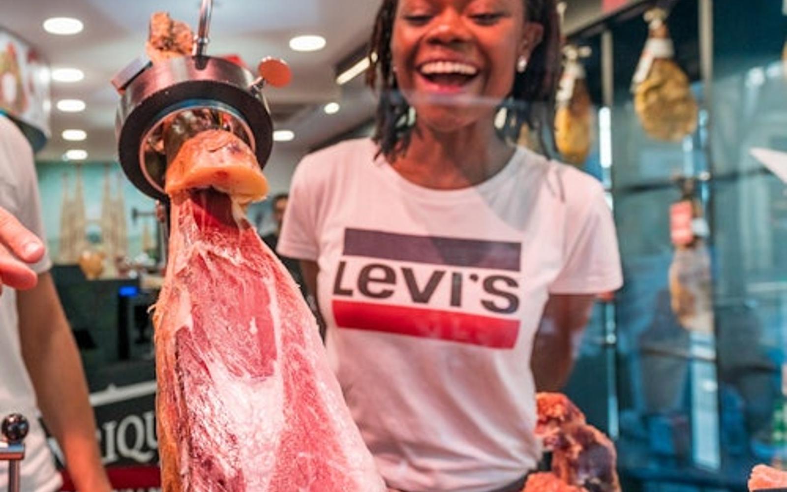 Barcelona: Guided Premium Ham & Wine Tasting Experience