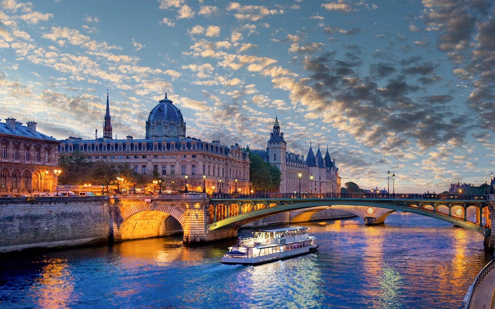 New Year's Eve Seine River Dinner Cruise tickets, Paris