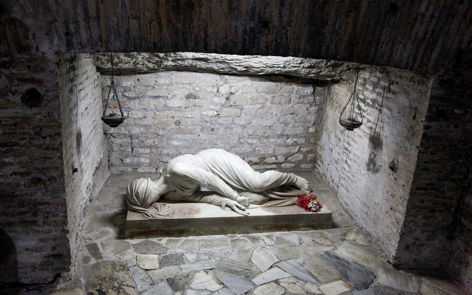 Visita a la Cripta dels Caputxins, Catacumbes Cristianes i San Martino ai Monti amb Trasllats