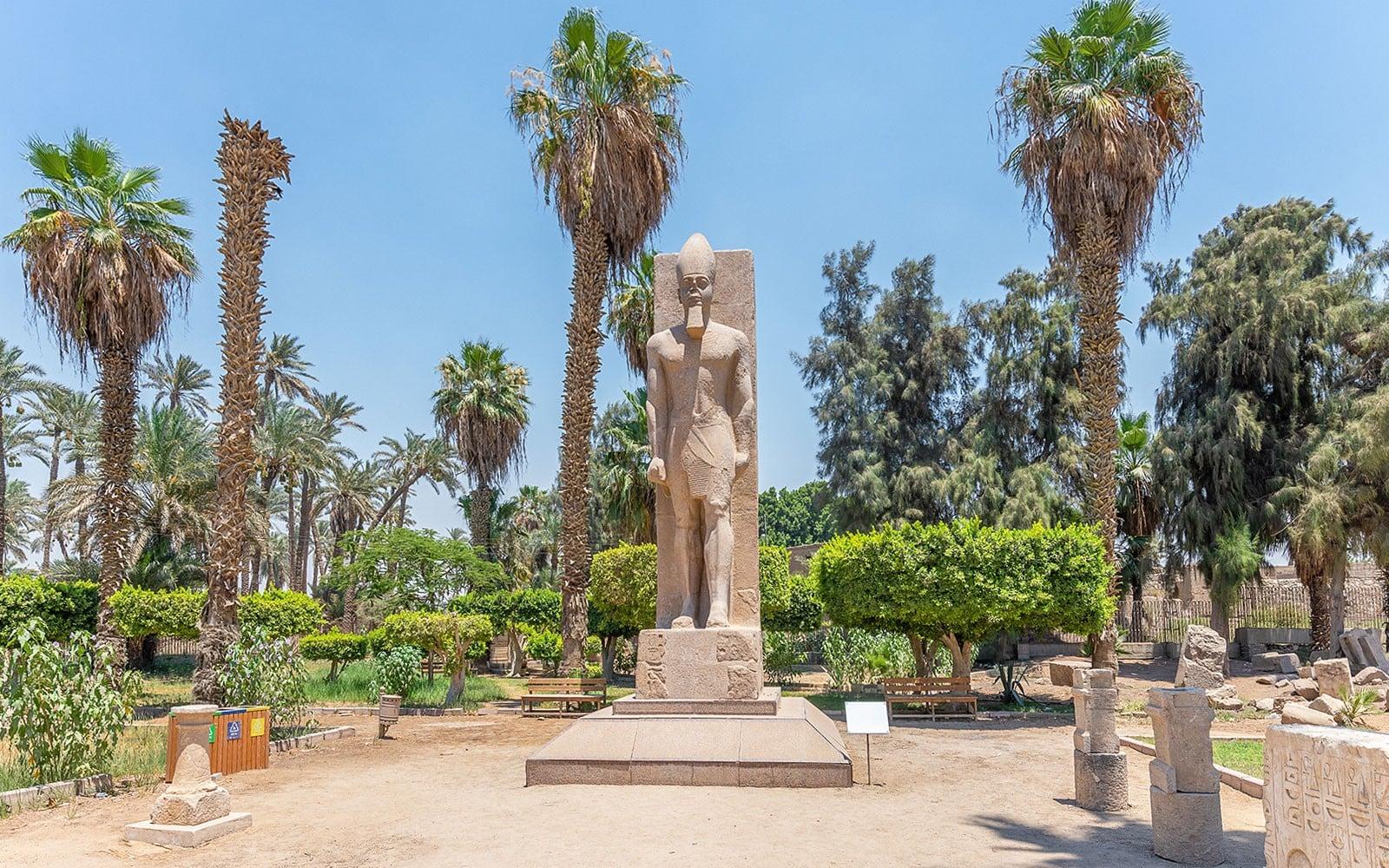 From Cairo: Full-Day Guided Tour of Giza Pyramids, Sphinx, Saqqara & Memphis with Lunch & Hotel Transfers
