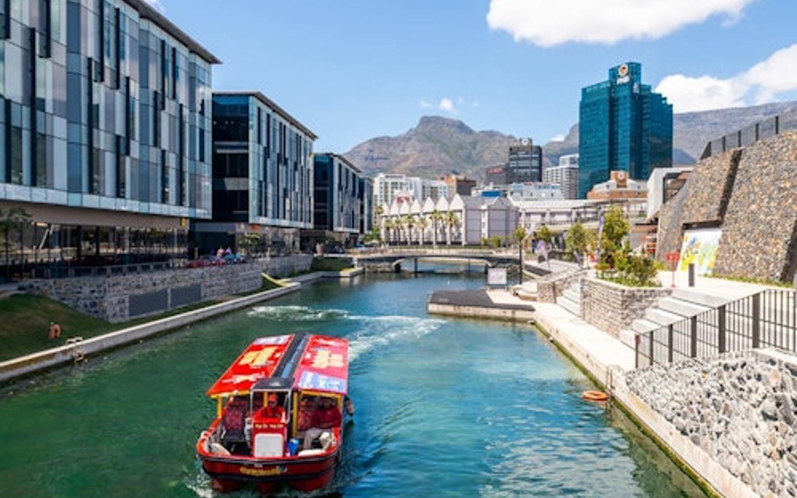 کیپ تاون: سفر دریایی در کانال واترفرونت V&A tickets, Cape Town