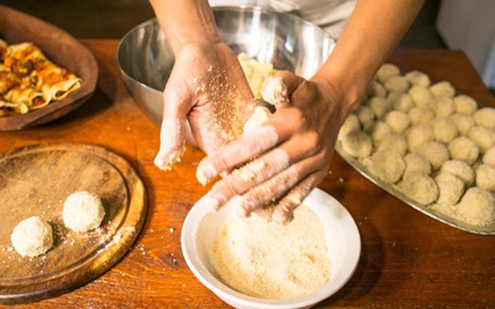 Venice: Cooking Class at Local Home + Market Tour tickets at Venice Food Tours, ونیز