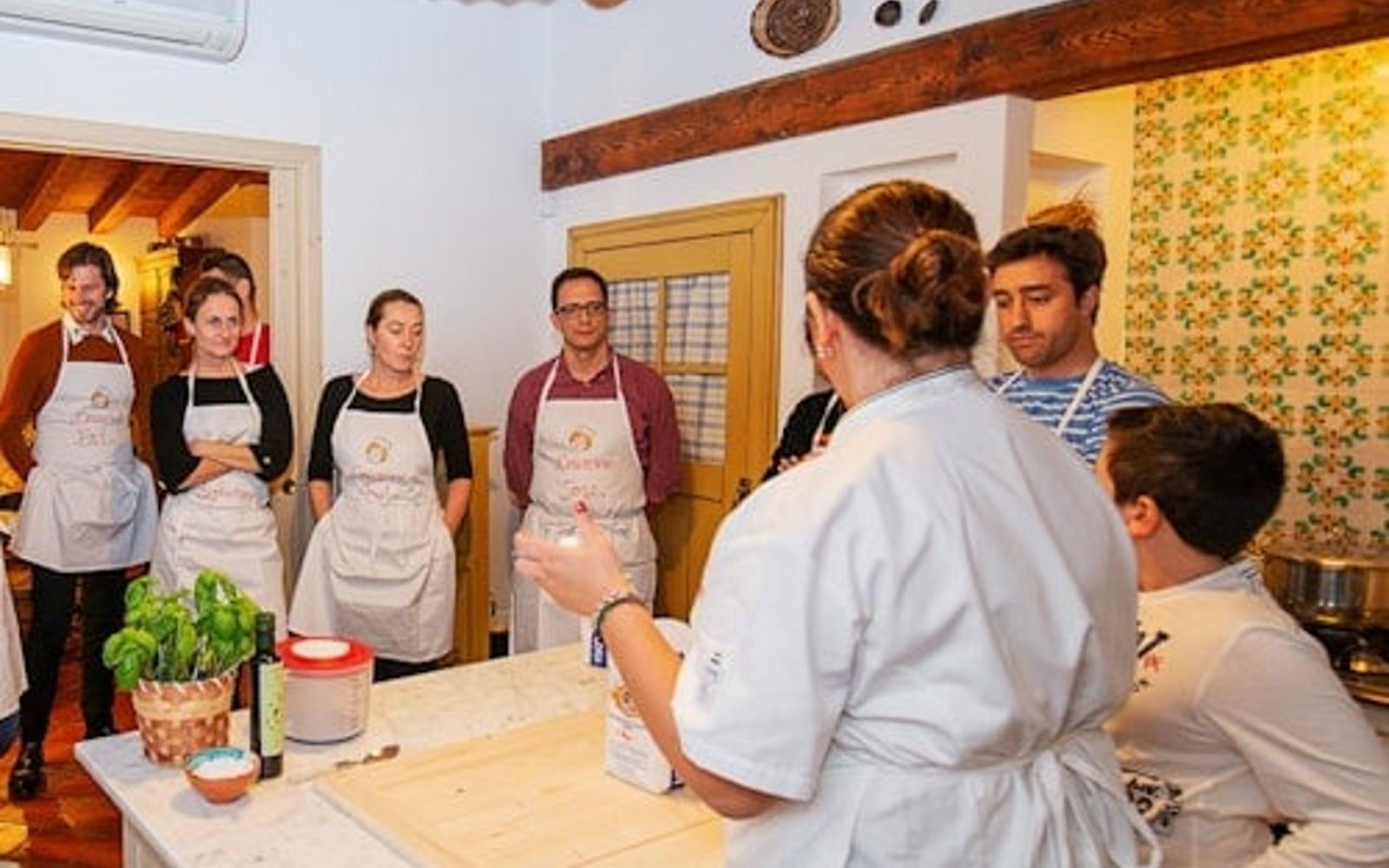 Riomaggiore: Pasta and Tiramisu Cooking Class