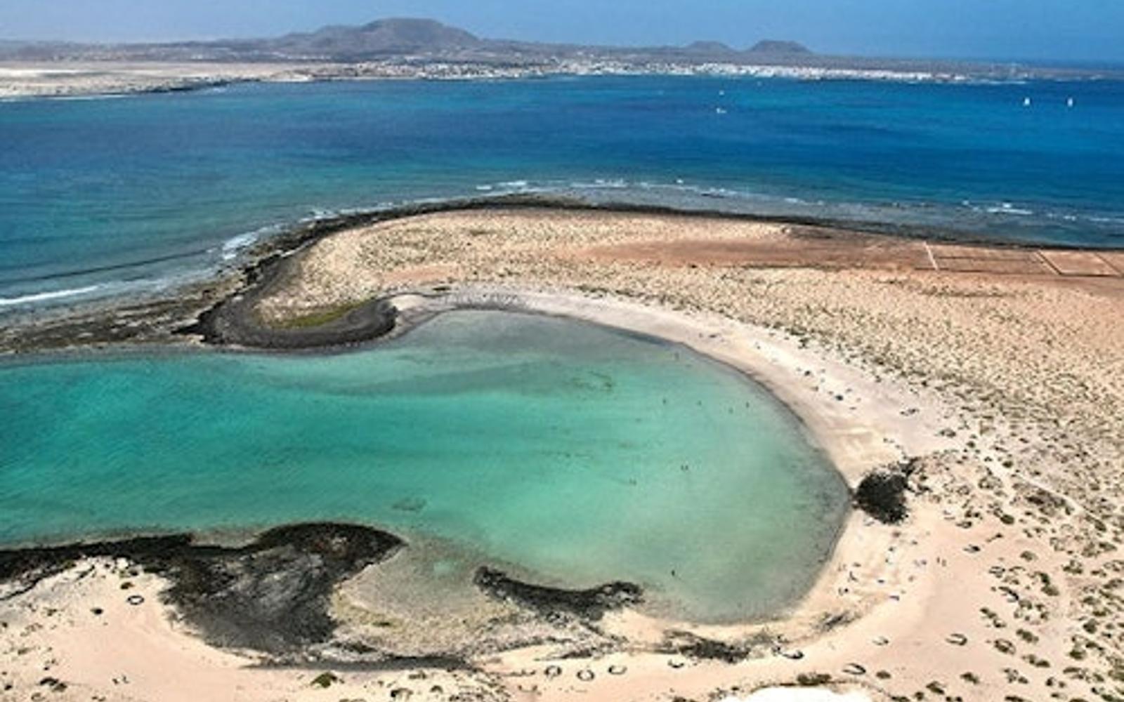 Isla de Lobos: Catamaran Sailing Tour + Lunch & Drinks