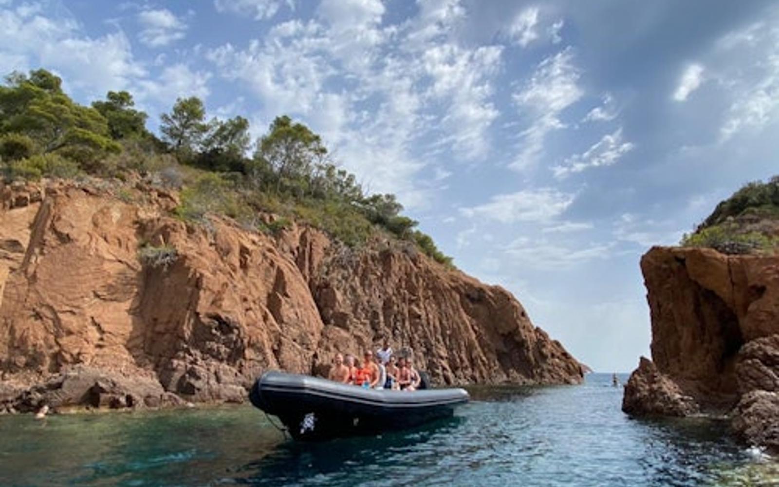 The Calanques of the Esterel: 1.5-Hr Boat Tour from Cannes