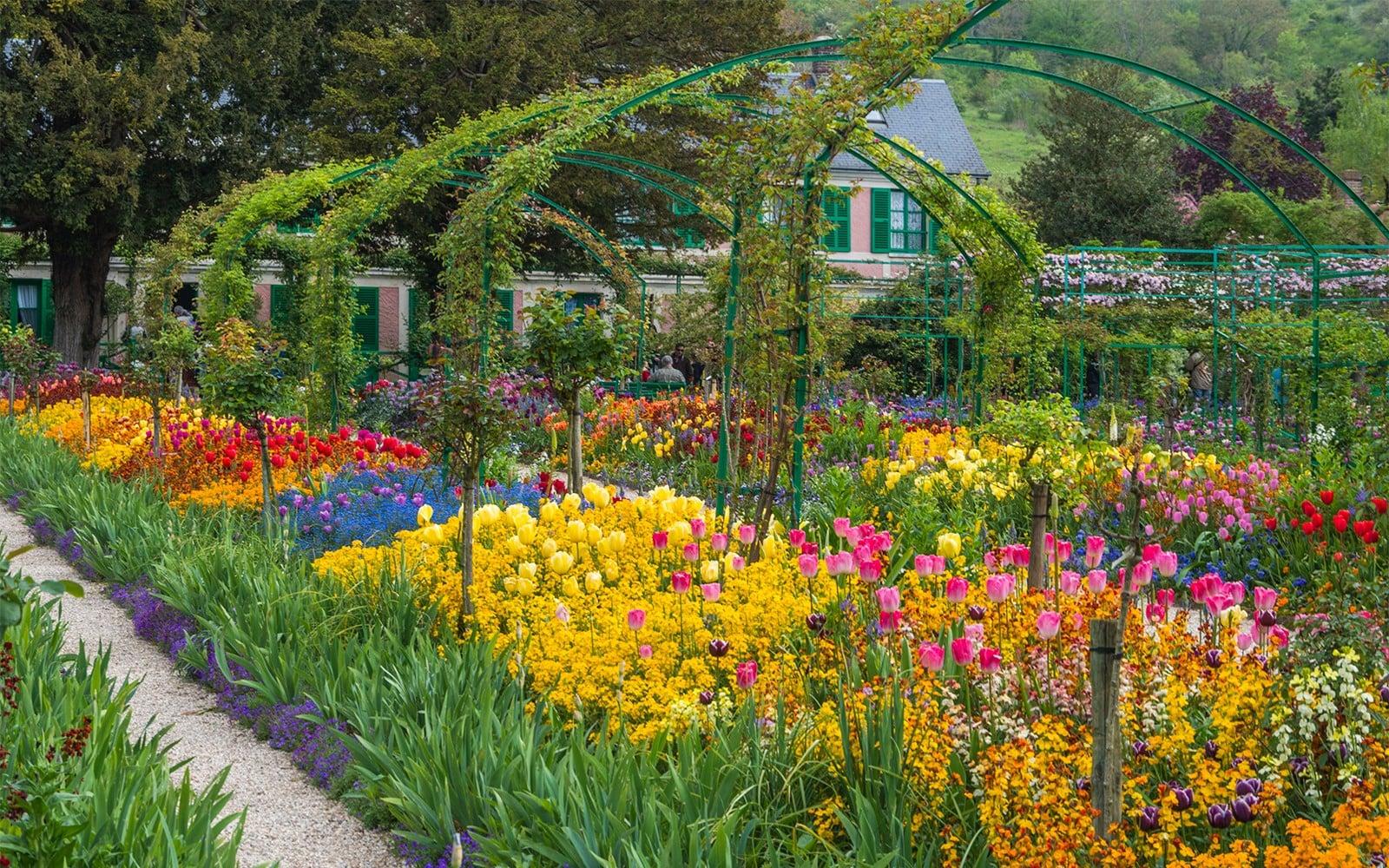 Half-Day Tour to Giverny from Paris with Monet’s House & Gardens tickets at Palais de Chaillot, Paris