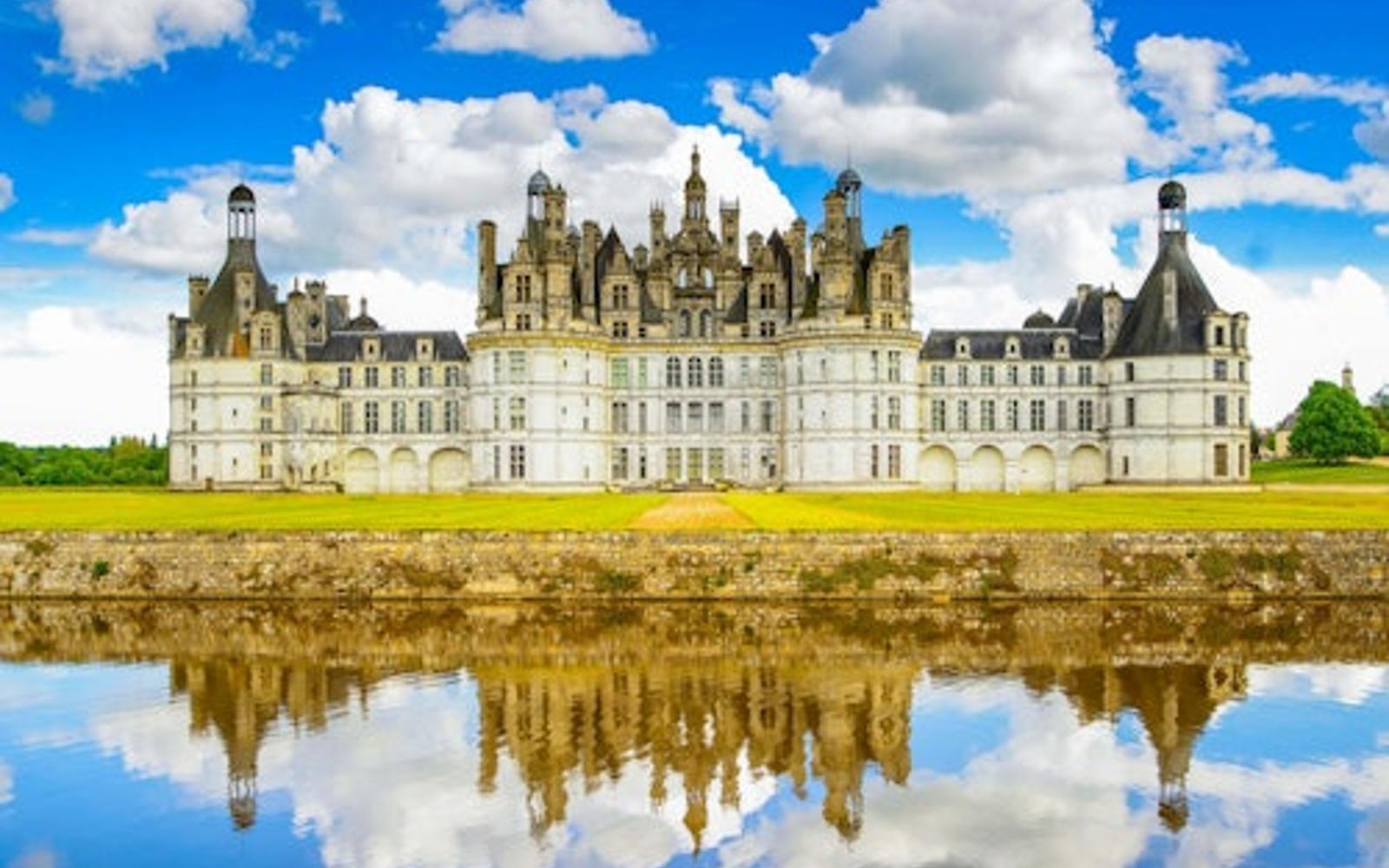 Loire Valley: Castles Audio Guide App by TouringBee