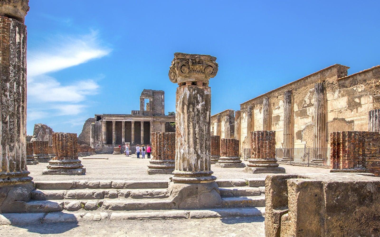 از ناپل: تور یک‌روزه پمپئی، هرکولانیوم و وزوو tickets at Starhotels Terminus, Pompeii Naples
