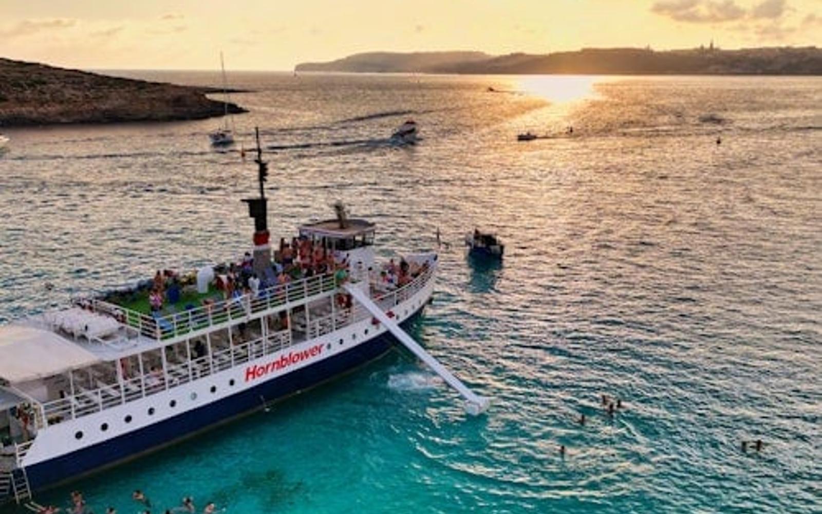 دریاچه آبی: گشت‌وگذار غروب خورشید tickets at Malta Blue Lagoon Cruises & Boat Tours, Ghajnsielem
