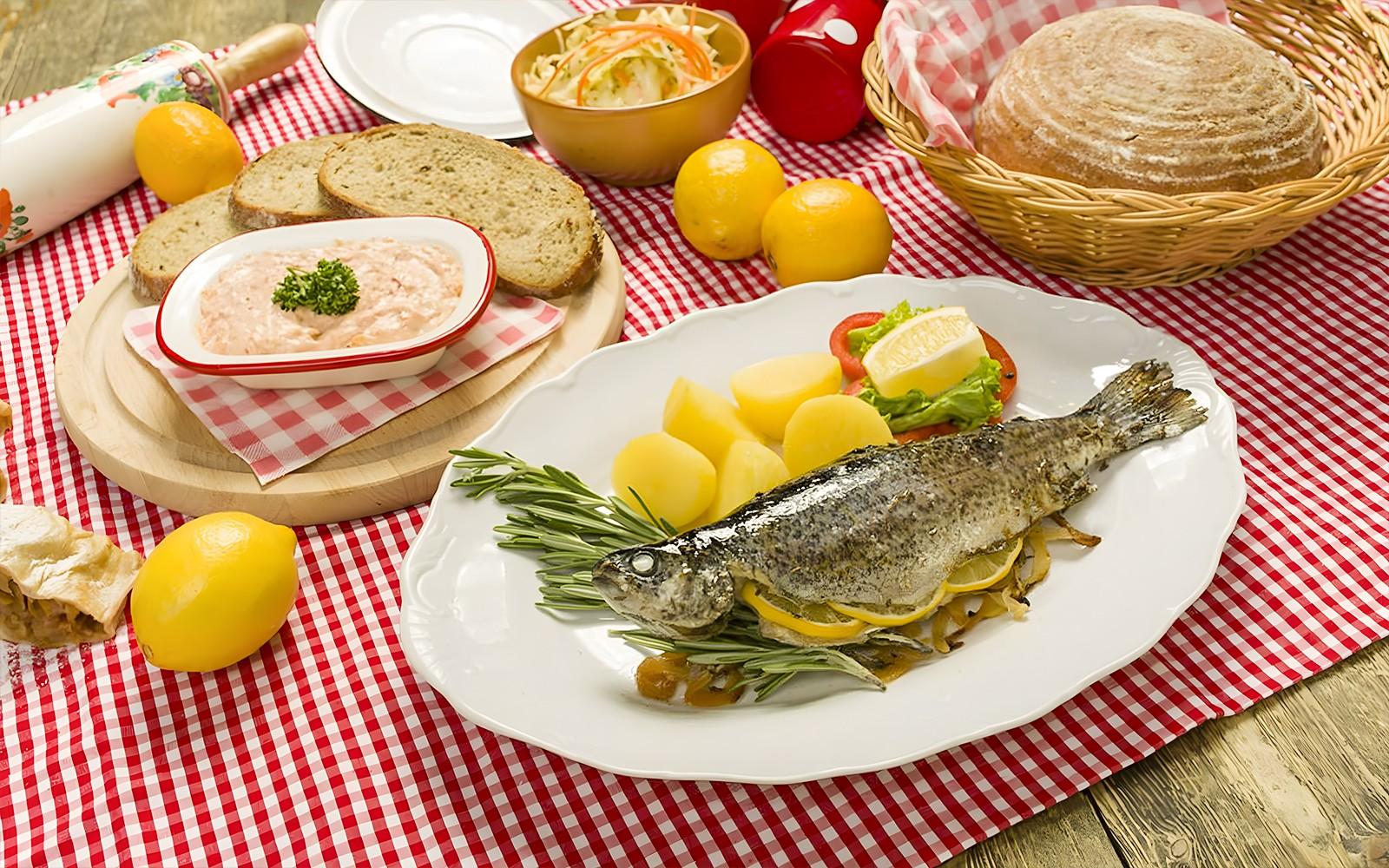 Tickets to Folklore Dinner Show with Unlimited Drinks & Optional Transfers