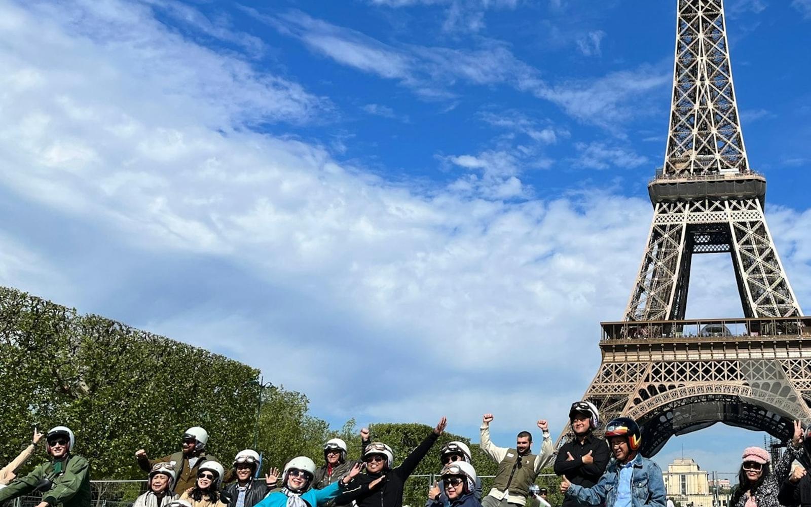 Paris: Guided Sidecar Monuments Tour