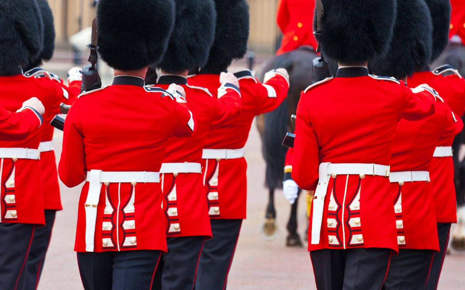Changing of the Guard: Guided Tour tickets at Buckingham Palace, Londres