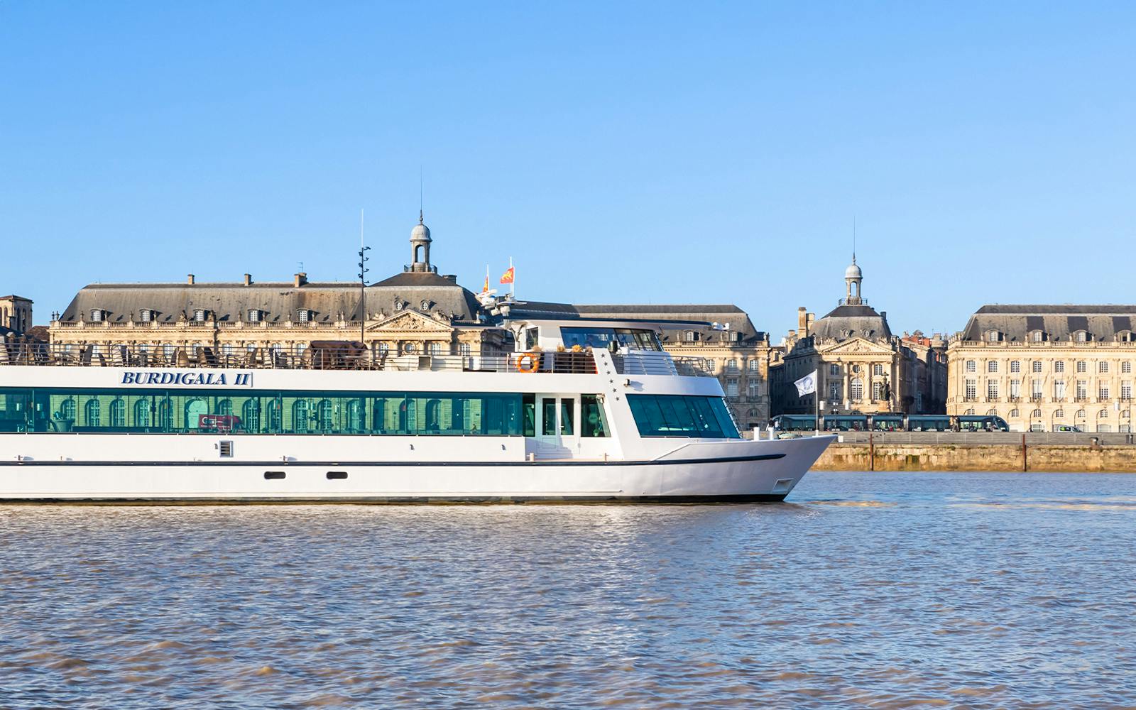 1.5-Hour Bordeaux River Cruise with Wine and Canelé Tasting tickets, Bordeaux