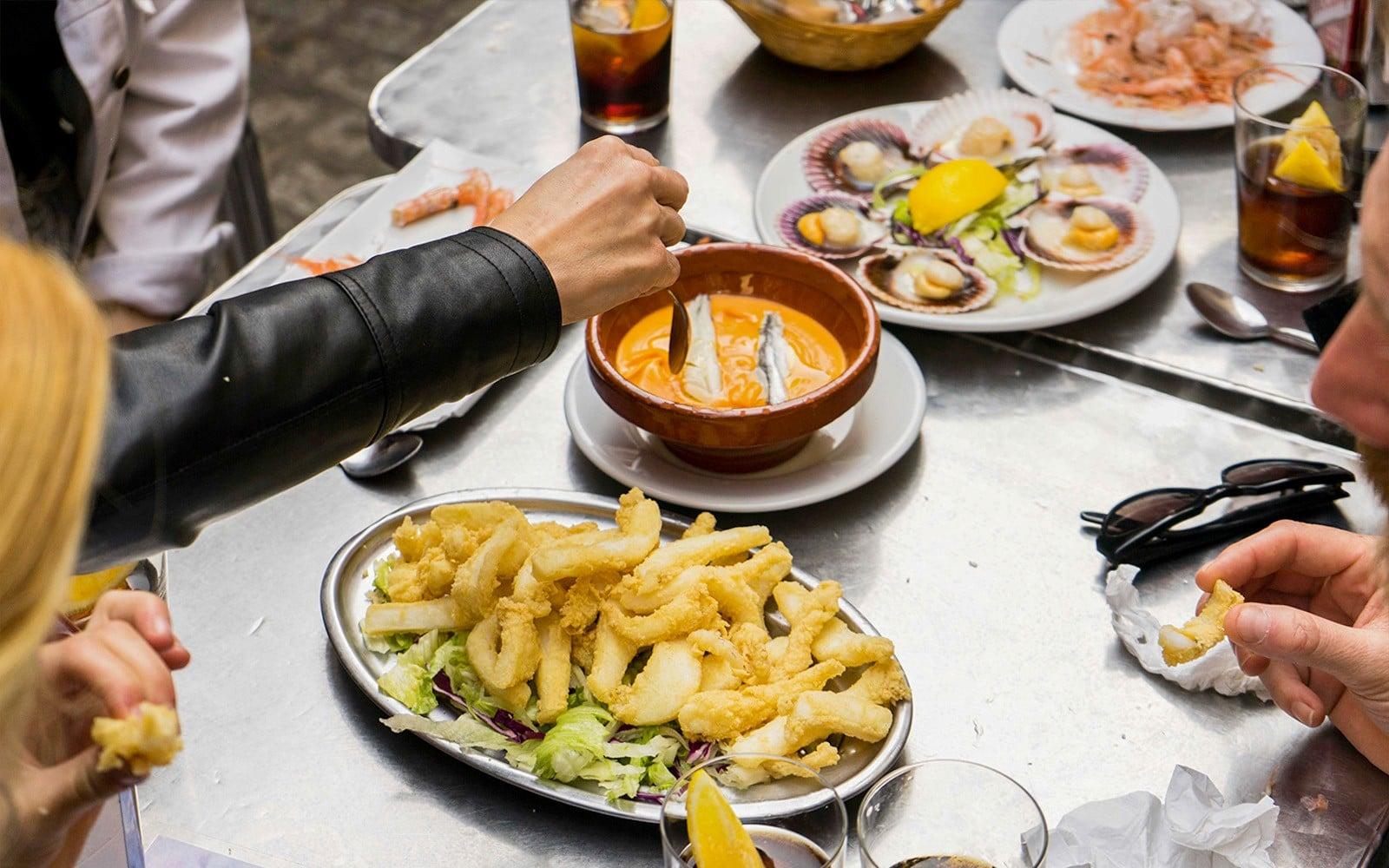 Tapas Tasting Tour in Seville with Drinks