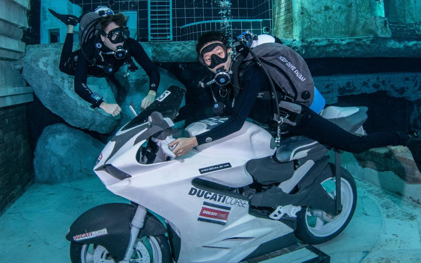 Deep Dive Dubai: Discover Scuba Diving for Beginners