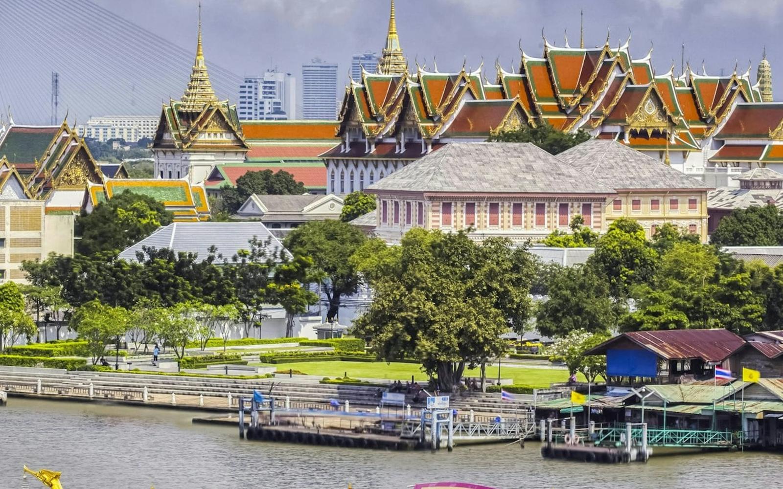 Bangkok: Old Town and Temples Exploration Game