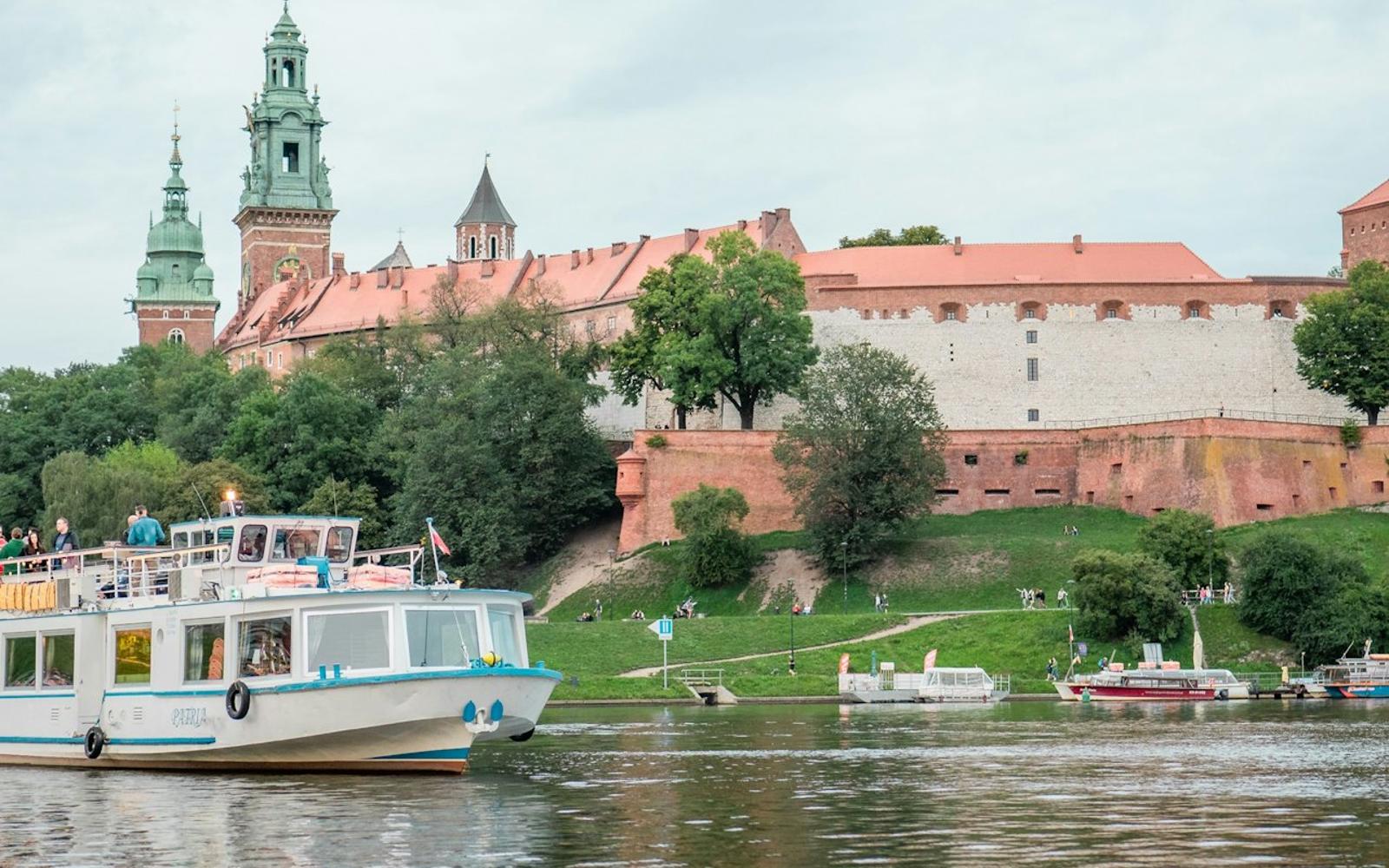 Krakow: Vistula River Sightseeing Cruise with Audio Guide