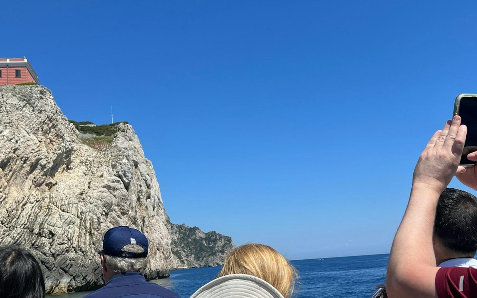 Capri: Guided Boat Tour + Drinks + Snorkeling