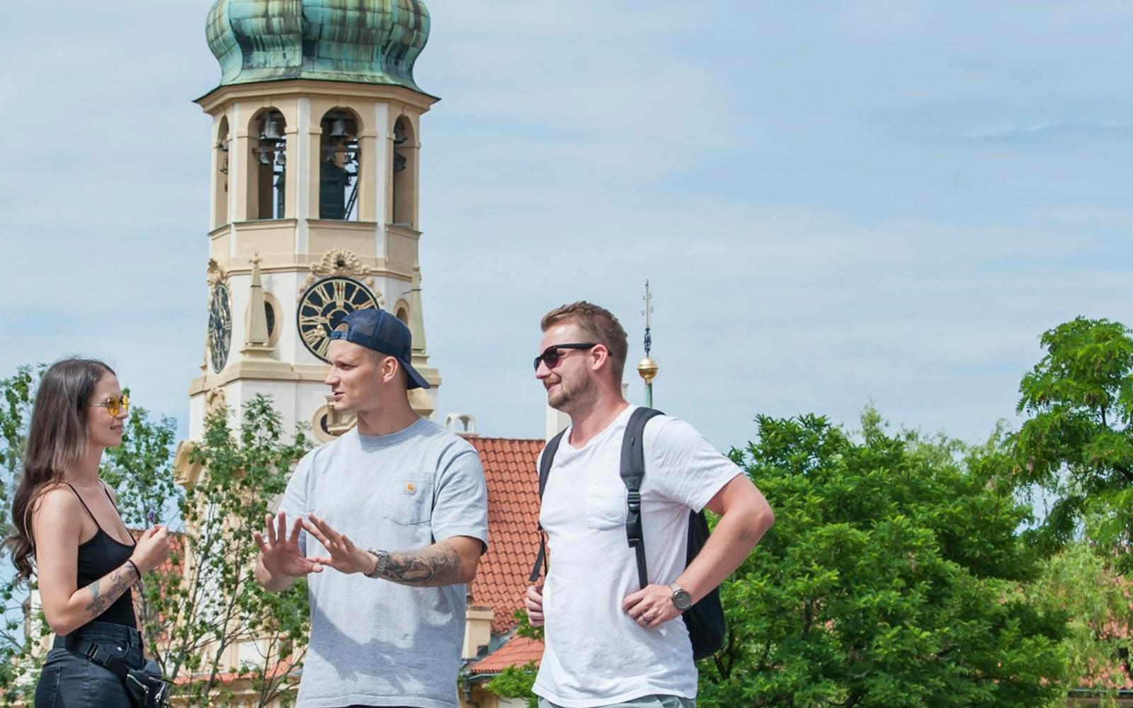 Prague: Castle-Side Guided Tour with Food & Beer Tasting