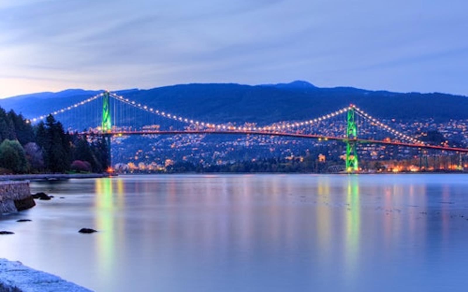 Vancouver: Evening Guided Bus Tour of Stanley Park