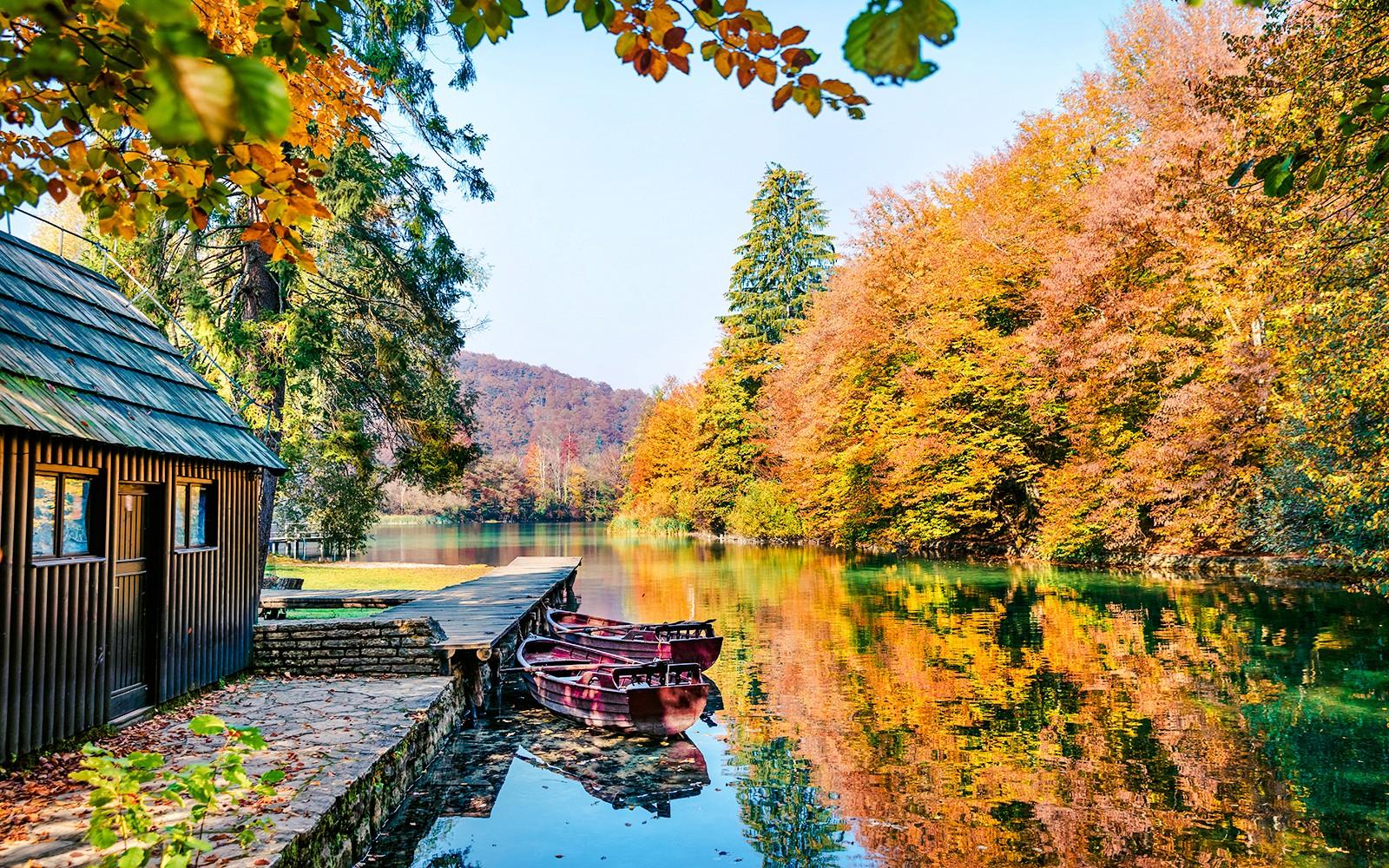 From Trogir: Full-Day Guided Tour of Plitvice Lakes National Park