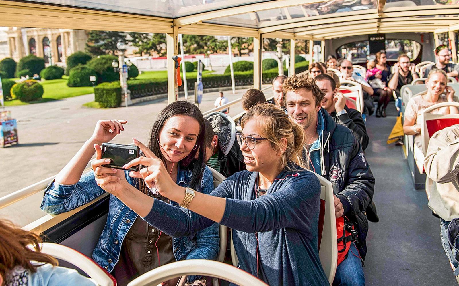 Big Bus: Tour en autobús nocturn de Viena amb guia en directe
