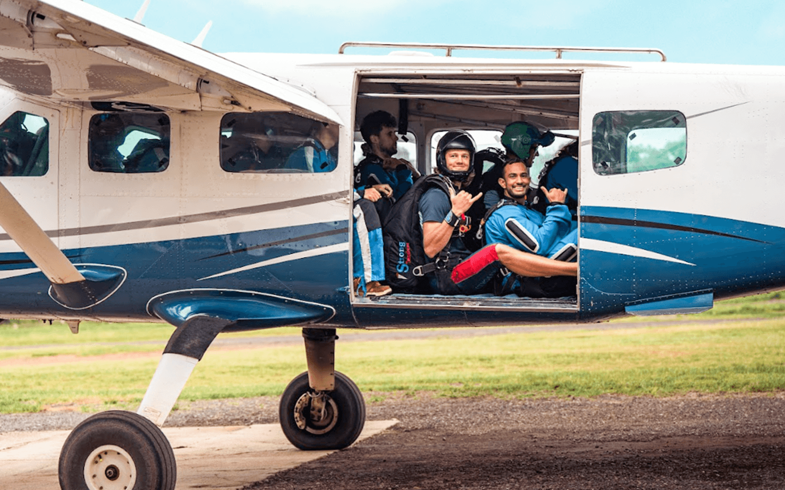 Tandem Skydive at Sydney with Round-Trip Transfers