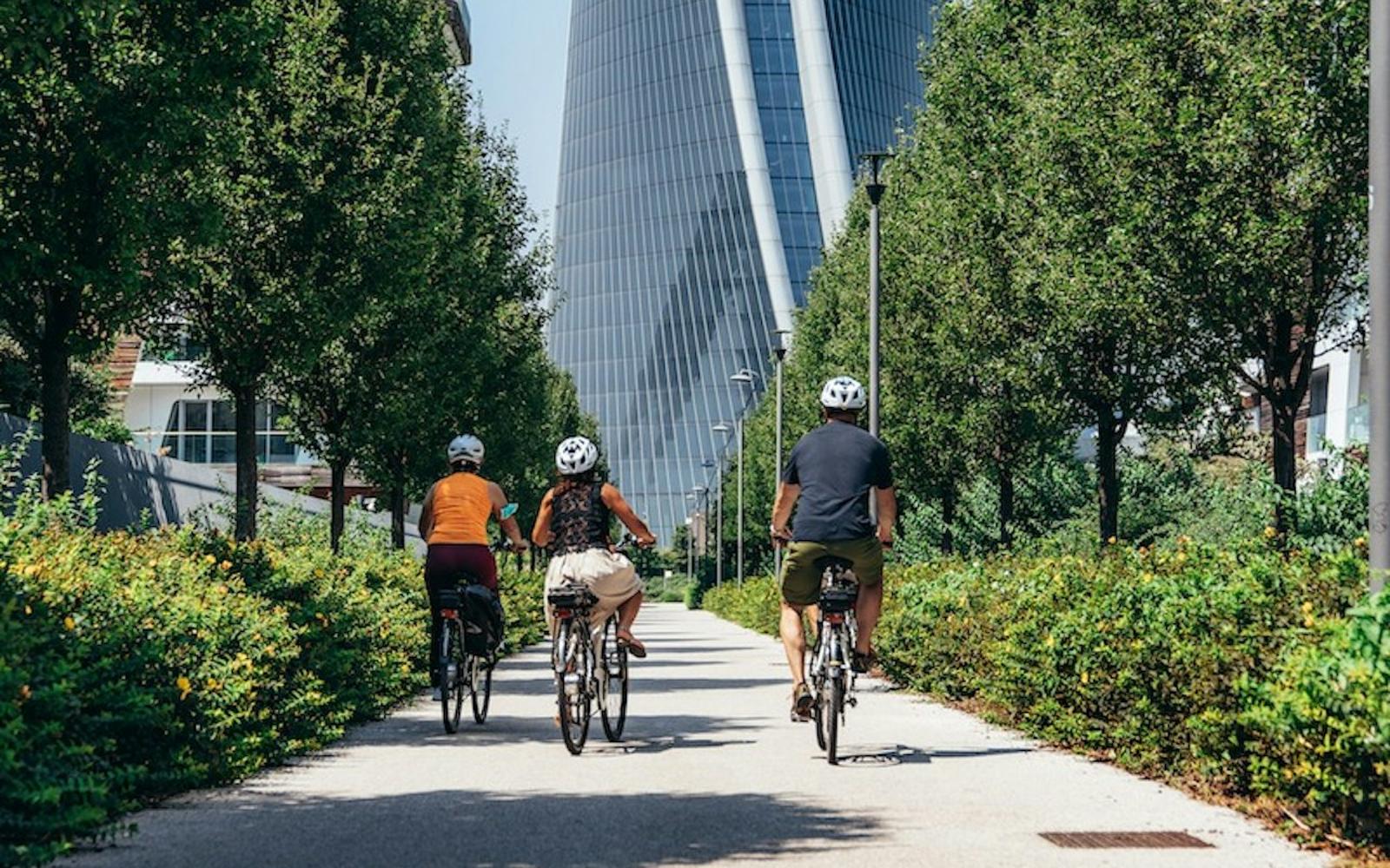 Milan: Grand City Highlights E-Bike Tour
